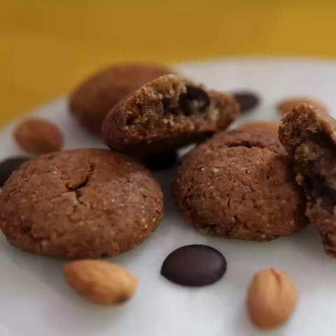 O Fudge Almond and Brown Rice Cookies with 70 percent Dark Chocolate 250 gms